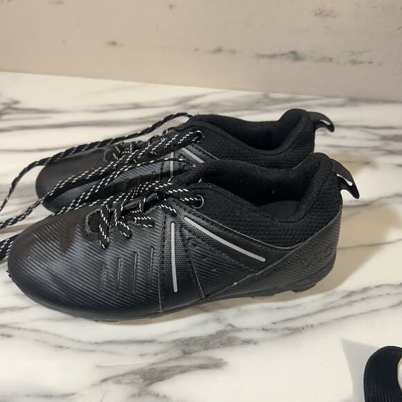 DSG Speed Viper Soccer Cleats Kids Size 13 Black With Assorted Shin Guards - Picture 2 of 6